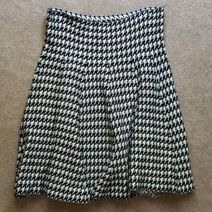 Charlotte Russe houndstooth skirt size M
